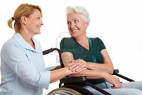/album/groene-vingers-dynamiek/a10560427-ouderenzorg-voor-gehandicapte-senior-vrouw-in-rolstoel-jpg/